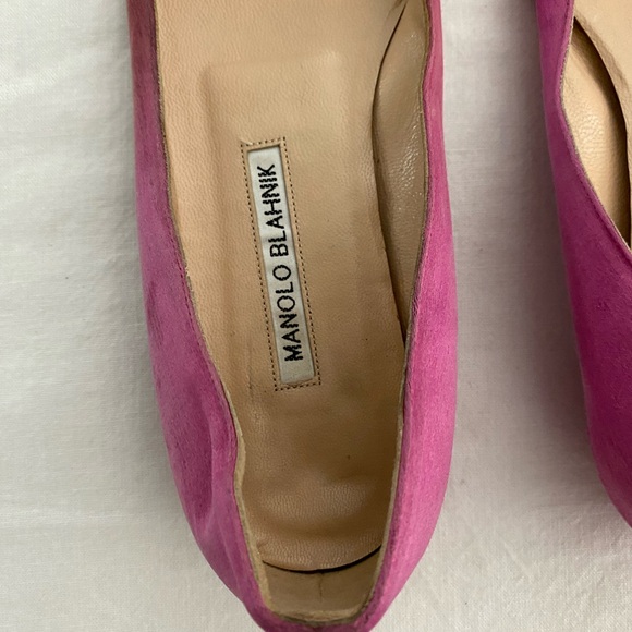 Manolo Blahnik Hangisiflat Crystal-Buckle Satin Point-Toe Flats - Picture 4 of 14